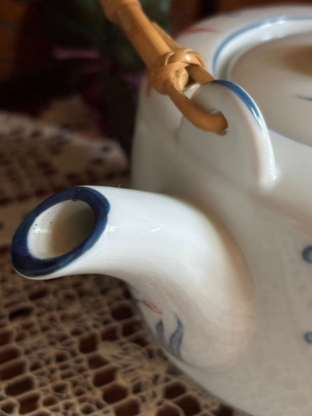 Vintage Koi Fish Teapot Set Teapot and 2 Cups with Bamboo Handle Asian Decor Wor - Picture 6 of 8